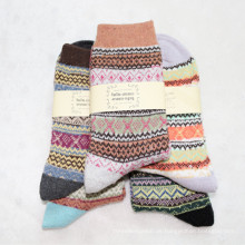 Wolle dicke Winter -Crew -Socken Großhandel Frauen Japanische Straße Steckdosen Socken Hersteller Girls School Socken Fabrik